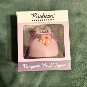 Pusheen Fall 2022 Box Exclusive Vampurr Vinyl Figure